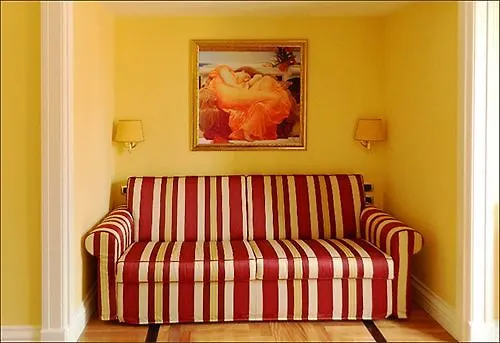 Relais Frattina 2*